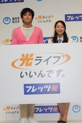 小栗旬 マンガまとめて購入 とネット活用 Nttフレッツ光cmで井上真央と共演 ニコニコニュース 小栗旬 マンガまとめて購入 とネット活用 Nttフレッツ光cmで井上真央と共演 ニコニコニュース