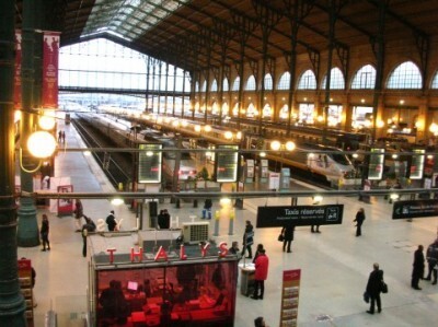 幅が広すぎてホームにおさまらない新型車両を開発してしまったフランス国鉄の言い訳 利用客の期待にこたえるため ニコニコニュース