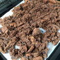 パウンドケーキ焼いたら“耕したての土”できた　失敗料理に「何がどうしてこうなった」「昨日耕してた畑みたいだ」