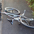 自転車の運転中に起きた悲劇…　空から降ってきた「まさかの物体」に衝撃走る