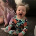 赤ちゃんが扇風機の強風に大笑い！　3人の子どもたちの意外な発見に思わず笑顔になってしまう【米】