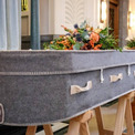 棺の中からノック音、死んだはずの女性が葬儀中に息を吹き返す