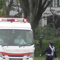 【神対応】皇居に向かう警護車列と新生児救急車が鉢合わせ！警察官の素晴らしい判断が話題に！