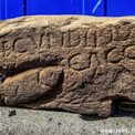古代ローマの要塞で発見された、いちもつと悪口が刻まれていた石