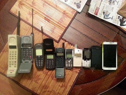 携帯電話30年の歴史を並べた結果 とある法則 が見つかる ニコニコニュース 携帯電話30年の歴史を並べた結果 とある法則 が見つかる ニコニコニュース
