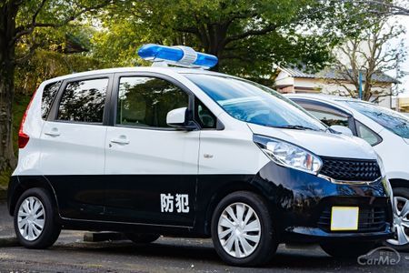 青いランプをつけたあの車は警察じゃない では何者なのか ニコニコニュース