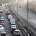 燃料価格の高騰で抗議デモ　朝の高速道路で「徐行」し車線封鎖　英国(10コメント)