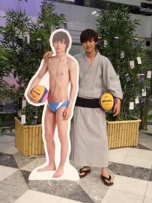 裸を見られて恥ずかしい 山崎賢人が 水球ヤンキース 七夕イベントに登場 ニコニコニュース 裸を見られて恥ずかしい 山崎賢人が 水球ヤンキース 七夕イベントに登場 ニコニコニュース