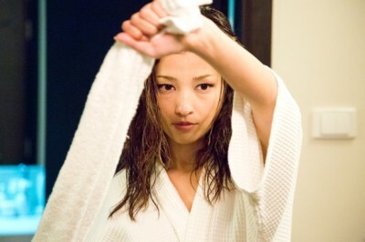 峰不二子役の黒木メイサ バスローブ1枚で悩殺セクシーアクション ニコニコニュース 峰不二子役の黒木メイサ バスローブ1枚で悩殺セクシーアクション ニコニコニュース