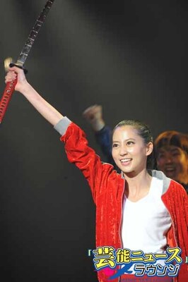 河北麻友子と桐谷美玲の違いとは 舞台 新 幕末純情伝 で過激なセリフや殺陣など熱気 ニコニコニュース