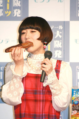 宇都宮まき 11月中に恋人作り宣言 月亭八光と食レポ対決で マシンガン Vs 優しさ に場内爆笑 ニコニコニュース 宇都宮まき 11月中に恋人作り宣言 月亭八光と食レポ対決で マシンガン Vs 優しさ に場内爆笑 ニコニコニュース