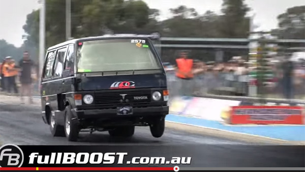 魔改造トヨタ ハイエースに世界が震撼 ドラッグレース史上最強 空力無視 の声も ニコニコニュース