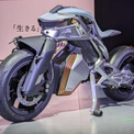 乗ったままダンスしても倒れない！　自立＆自律走行できるヤマハのバイク型ロボットが「MOTOROiD2」に進化【ジャパンモビリティショー2023】(New!!)