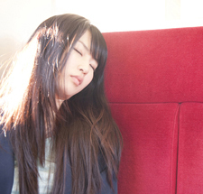 赤っ恥 公共交通機関で居眠りして恥ずかしい思いをしたエピソード4選 ニコニコニュース 赤っ恥 公共交通機関で居眠りして恥ずかしい思いをしたエピソード4選 ニコニコニュース