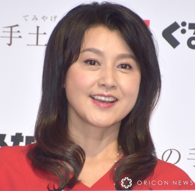 52歳・藤原紀香、美谷間＆美脚あらわで妖艶に　賛辞相次ぐ「現代の女神」「すばらしいスタイル」