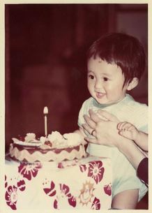 有吉弘行が 幼少時代 の写真を公開し かわいいと話題に ニコニコニュース 有吉弘行が 幼少時代 の写真を公開し かわいいと話題に ニコニコニュース