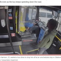 走行中のバス運転手を殴り、座席から引きずり出す男　衝撃映像に「殺人未遂」と怒り（米）＜動画あり＞(New!!)