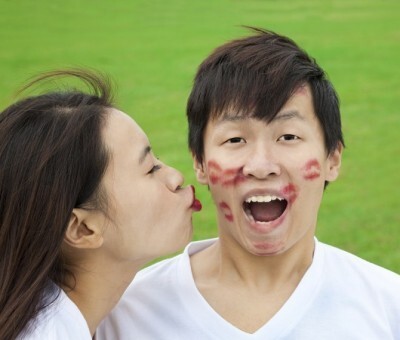 ぶっちゃけドン引き キスしたくないと思ってしまう彼女の3つ習慣 ニコニコニュース