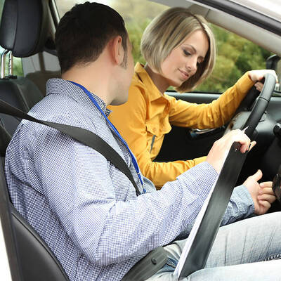 自動車教習所の教官の態度が横柄なのはなぜ ニコニコニュース 自動車教習所の教官の態度が横柄なのはなぜ ニコニコニュース