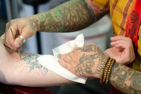 17歳の息子の刺青を消したい 母は 彫った人物 に除去費用を請求できるか ニコニコニュース 17歳の息子の刺青を消したい 母は 彫った人物 に除去費用を請求できるか ニコニコニュース