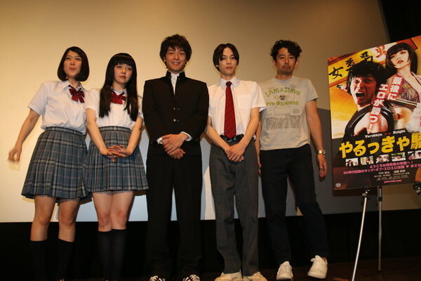 スカートめくりで中村倫也が 神の微笑み に 映画 やるっきゃ騎士 ナイト 初日舞台挨拶 ニコニコニュース スカートめくりで中村倫也が 神の微笑み に 映画 やるっきゃ騎士 ナイト 初日舞台挨拶 ニコニコニュース
