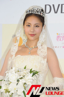 水沢エレナ ウェディングドレス姿も 結婚の け の字もまだなくて 苦笑 ニコニコニュース