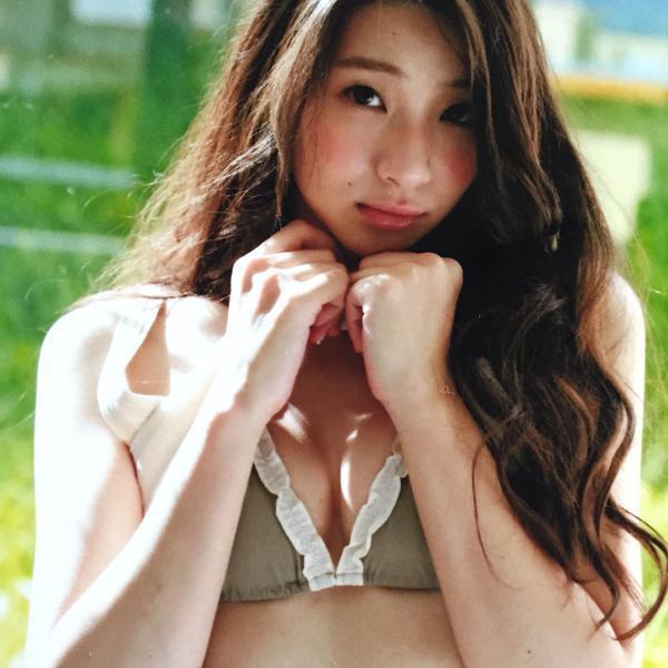 足立梨花のセクシーな水着姿に歓喜 奇跡の谷間グラビアに 永久保存すべき 写真6枚あり ニコニコニュース