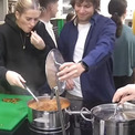 未来に向けて、アメリカの大学で昆虫食の調理実習と試食会が行われる(4コメント)