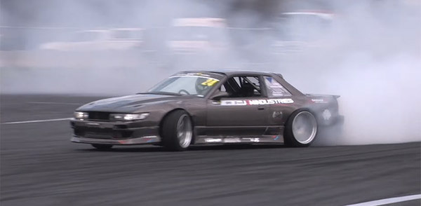 生産から年 現役で活躍する日産シルビアのドリフト走行がスゴすぎる 動画 ニコニコニュース 生産から年 現役で活躍する日産シルビアのドリフト走行がスゴすぎる 動画 ニコニコニュース