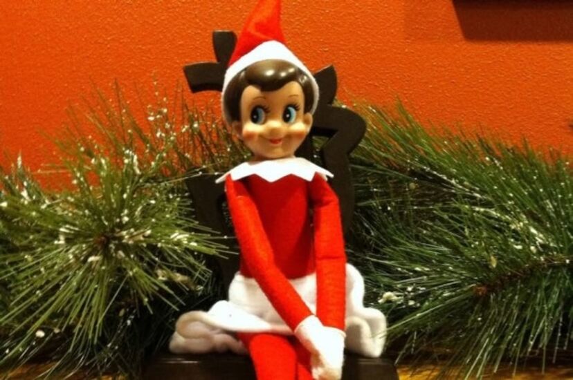 クリスマスの小さな妖精「棚の上のエルフ」が退屈そうだったので