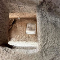 イタリアの島で5,000年前の「妖精の家」と呼ばれる墓が発見される(New!!)