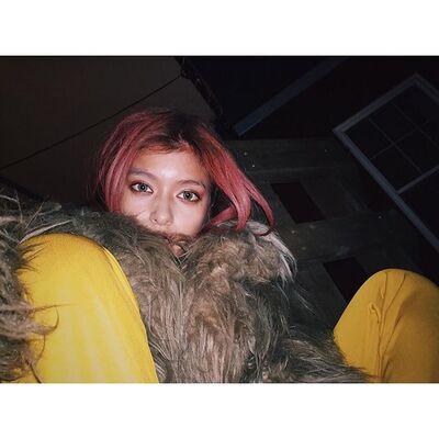 ローラの赤髪姿に大反響 撮影でのオフショットに アリエルみたい 妖精みたい 写真3枚あり ニコニコニュース