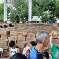 外国人にも手を差し伸べる被災地支援 食糧支援現場、立ち往生　台風25号・セブ(New!!)