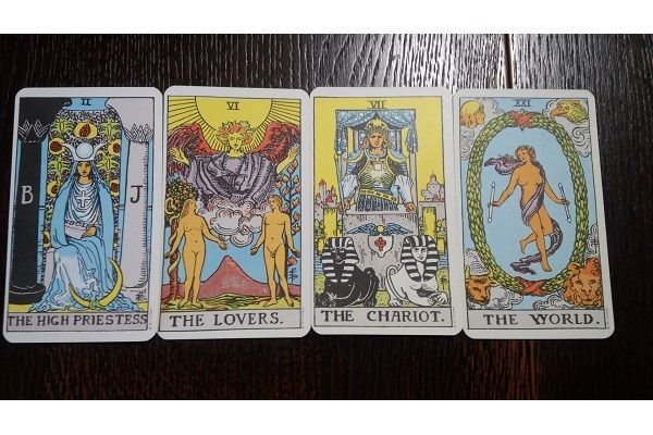 タロット心理テスト あなたの買い物傾向とは ニコニコニュース