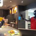 上海のマクドナルドにヒューマノイド店員が登場するも、試験導入ではなくイベントだった(New!!)