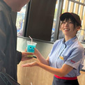 えなこ「すごく青春って感じ！」KFC新ドリンク「ちゅる～りぃ」を絶賛──”次世代モデル店舗”1号店オープニングセレモニー＆新商品発表会レポート(New!!)