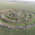 イスラエルの謎めいたストーンサークル「幽霊の輪」は1つではない。28の類似遺跡をAIが発見(New!!)