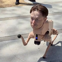 イーロン・マスクの頭をつけたロボット犬がサンフランシスコの街を徘徊中(8コメント)