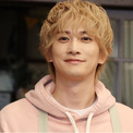 町田啓太、寝っ転がって雑誌を熟読…リラックスした姿に「自宅でくつろぐ彼氏ですか？」の声＜タツキ先生は甘すぎる！＞(New!!)