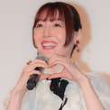 「おとなっぽくて綺麗でかわいい」…花澤香菜、“モノトーン”コーデで等身大パネルと並ぶ姿に称賛の声(New!!)