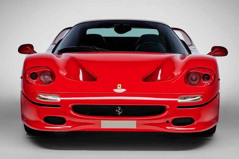 走行わずか1680kmの1997年型フェラーリ「F50」に13億円超えの価値を