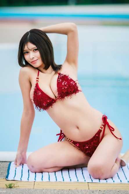 山田あい、真っ赤なビキニ姿で美ボディ全開 ファーストデジタル写真集