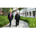 北朝鮮外交再始動への布石か　トランプ大統領がSNSに投稿した金正恩総書記と並んで歩く写真に憶測(New!!)