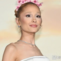 アリアナ・グランデ、美スタイル際立つライブショット＆幼少期写真公開「まさに天使」「永遠の憧れ」の声(New!!)