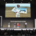 広義で鳥取に関係のある『秘密結社 鷹の爪』吉田くんが、TOKYO GAME SHOW内のステージに登場！鳥取県知事もビデオで登場、神話の衣装で「竜宮国 鳥取」の創国宣言！(New!!)