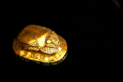古代エジプトの最強のおまもり 太陽を転がし死から再生する聖なる甲虫スカラベのモチーフ ニコニコニュース 古代エジプトの最強のおまもり 太陽を転がし死から再生する聖なる甲虫スカラベのモチーフ ニコニコニュース