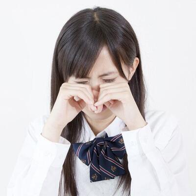 先輩に胸を見られてしまった女子高生の悩み ニコニコニュース