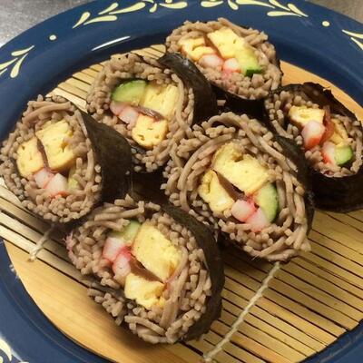 ご飯よりもヘルシー 蕎麦巻き寿司 ニコニコニュース ご飯よりもヘルシー 蕎麦巻き寿司 ニコニコニュース