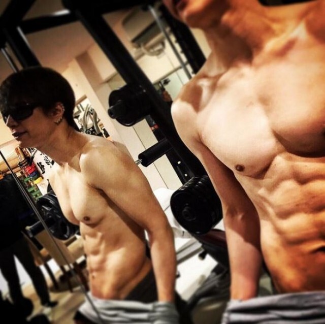 Gackt 彫刻のようなボディ披露 抱かれたい 舐めてもいいですか 大興奮の声 ニコニコニュース Gackt 彫刻のようなボディ披露 抱かれたい 舐めてもいいですか 大興奮の声 ニコニコニュース