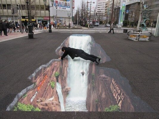 新潟駅に3dの 滝 が さっそく写真撮って遊ぶ人が続出中 ニコニコニュース